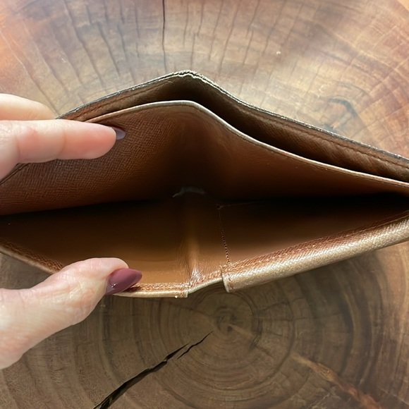 Louis Vuitton Men’s Bifold Wallet - Picture 6 of 14